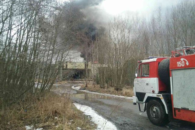 Exploze ve strojírnách v Poličce | foto:  HZS Pardubického kraje