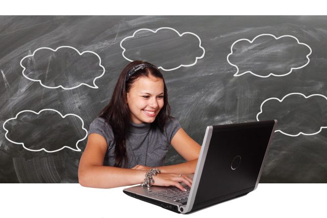 Osmdesát procent rodičů nekontroluje,  co děti na počítači dělají  (ilustrační foto) | foto:  Geralt,  Fotobanka Pixabay
