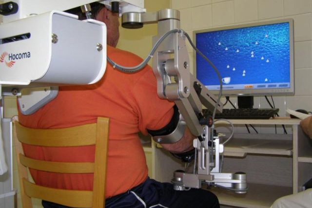 Virtuální rehabilitace: přístroj na cvičení rukou | foto:  Hamzova odborná léčebna pro děti a dospělé