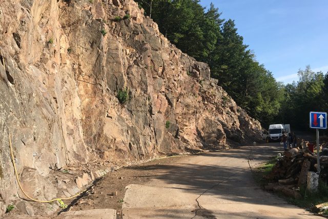 Ze skály u hráze křižanovické přehrady dělníci odtěžili skoro 400 tun kamene | foto: Josef Kopecký,  Český rozhlas