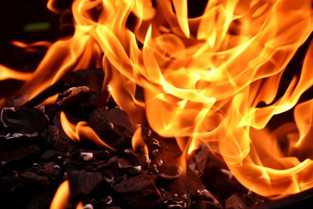Teplota plamene je nad 1000 stupňů Celsia  (ilustrační foto) | foto: Fotobanka Pixabay