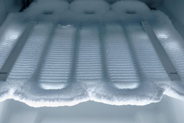Námraza v mrazničce výrazně zvyšuje spotřebu a snižuje efektivitu mražení | foto: Profimedia