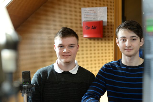 Studenti Jan Volhejn a Jakub Kacálek ze Střední školy informatiky DELTA | foto: Ilona Sovová,  Český rozhlas
