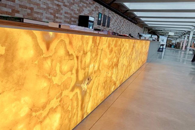 Onyxová stěna v Muzeu přeživších v Brněnci | foto: Miroslav Hruban,  Český rozhlas