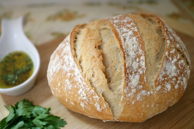Upéct chléb zvládnete i bez domácí pekárny | foto: Pixabay
