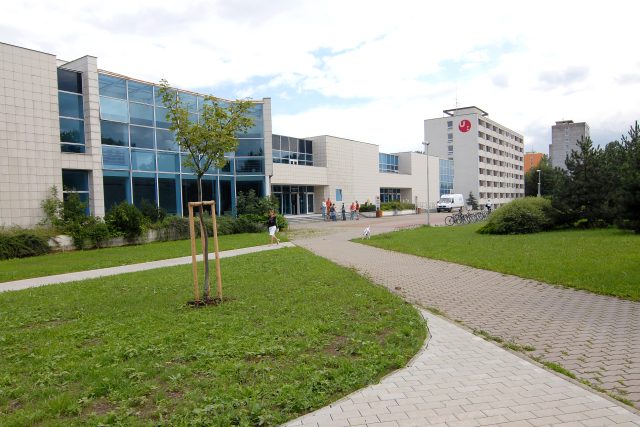 Pohled na univerzitní kampus,  aula,  knihovna,  pavilon D vysokoškolských kolejí | foto: Univerzita Pardubice