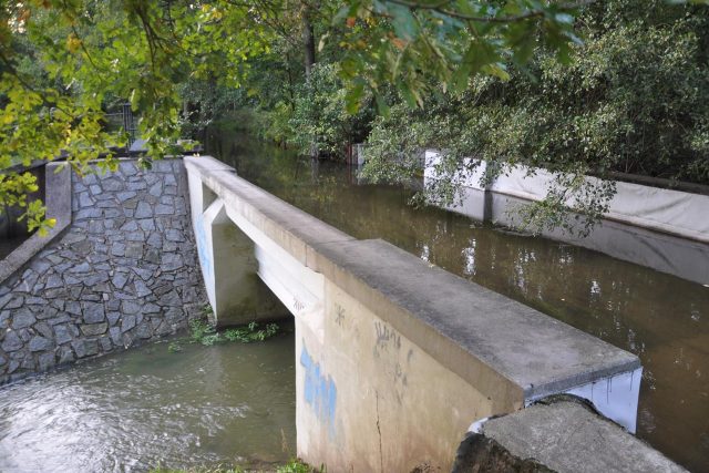 Přes akvadukt Opatovický kanál nadtéká Sopřečský potok  | foto: Šárka Kuchtová,  Český rozhlas