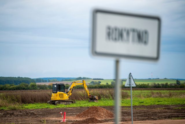 Stavba silnice u Rokytna na Pardubicku | foto: Josef Vostárek,  ČTK