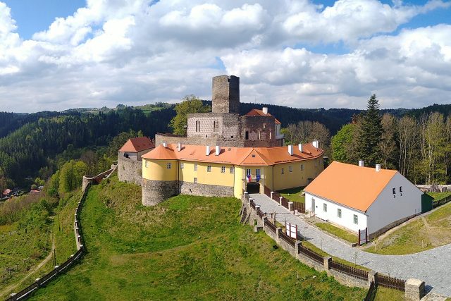 Celkový pohled na hrad Svojanov | foto: Miloš Dempír,  hrad Svojanov