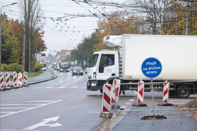 Na křižovatce ulic Teplého a Lexova město Pardubice nechá namontovat semafory | foto: Josef Vostárek,  ČTK
