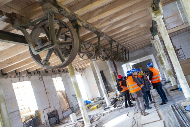 V budoucí galerii zůstanou zachované některé mlynářské technologie jako odkaz na původní funkci budovy | foto: Josef Vostárek,  ČTK
