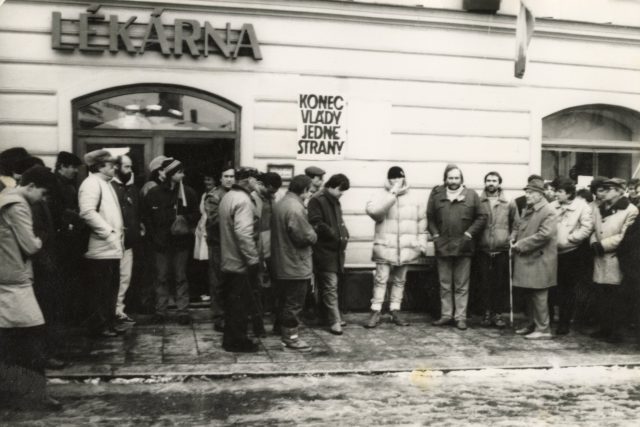 Setkání během listopadových událostí 89 v Poličce | foto: Městské muzeum a galerie v Poličce