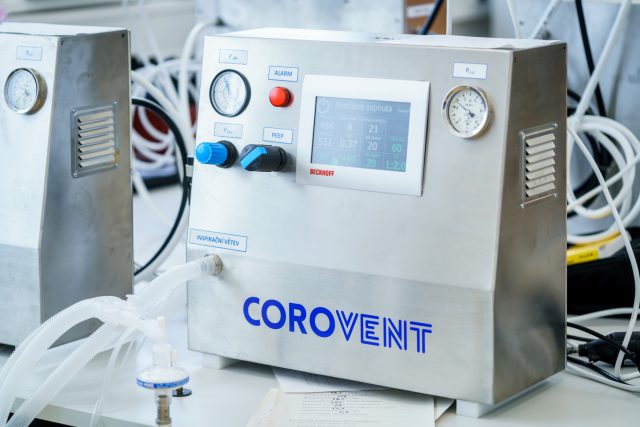 Přístroj CoroVent pro plicní ventilaci pacientů s koronavirem | foto:  ČVUT,  ČTK