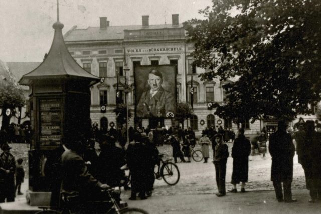 Oslava vůdce Adolfa Hitlera v Grulichu,  Králíkách | foto: Muzeum československého opevnění z let 1935-38