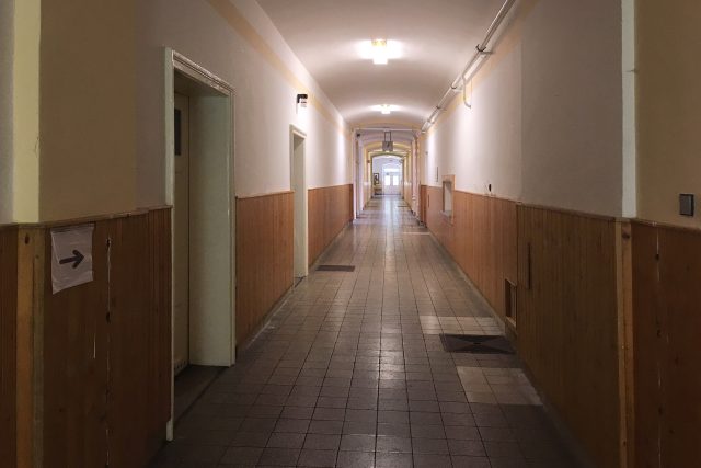 Chodba bývalého výchovného ústavu v Králíkách | foto: Josef Ženatý