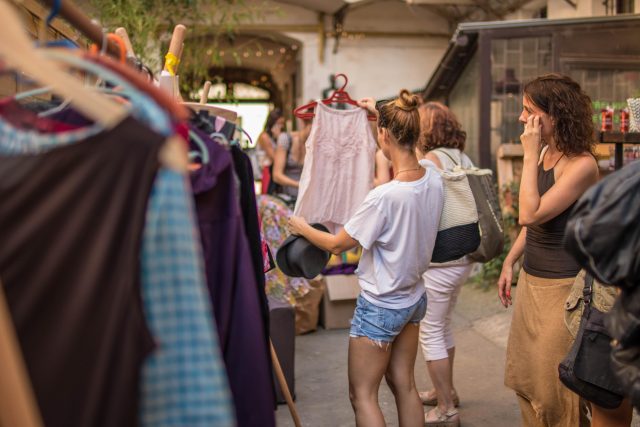 Swap je výměna oblečení nebo jiných předmětů,  které už nepotřebujete | foto: Swap Prague