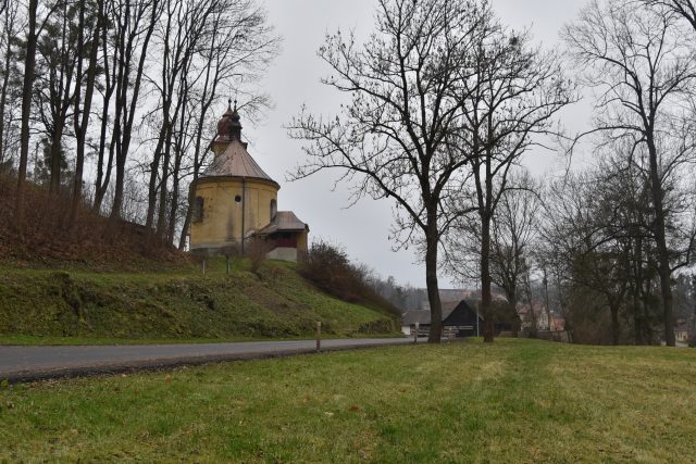 Kostel ve vesnici Chmelík | foto: Šárka Kuchtová,  Český rozhlas