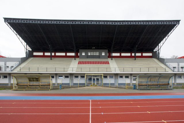 Opravená tribuna chrudimského letního stadionu | foto: Josef Vostárek,  ČTK