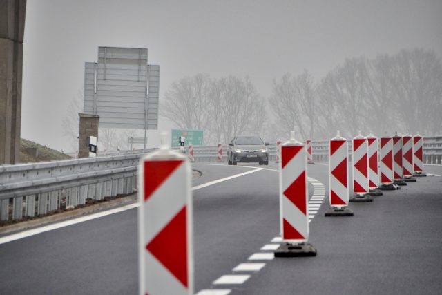 Nově otevřená část dálnice D35  (ilustrační foto) | foto: Josef Ženatý,  Český rozhlas