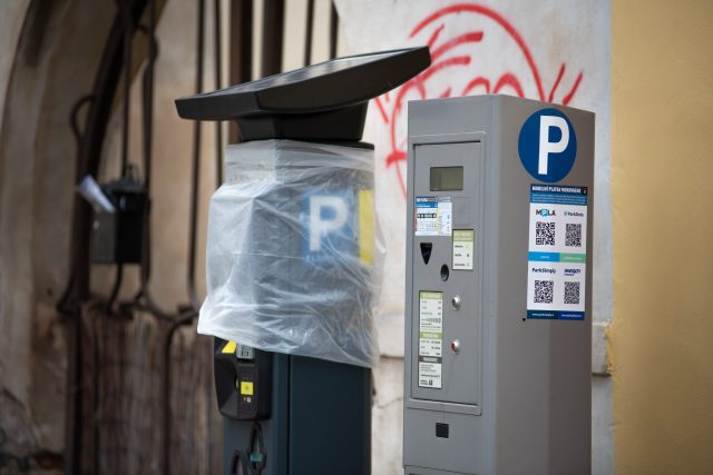 Staré a nové parkovací automaty v Pardubicích | foto: Honza Ptáček,  Český rozhlas