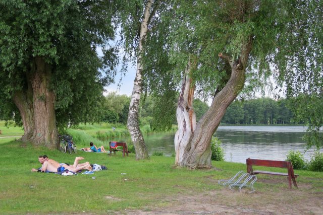 Odpočinek na břehu Rosničky | foto: Tereza Brázdová,  Český rozhlas