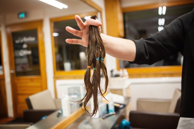 Prameny vlasů musí být aspoň 35 centimetrů dlouhé,  na barvě nezáleží | foto: Profimedia