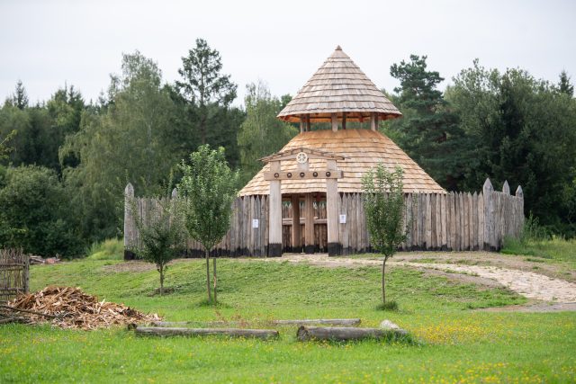 Novou keltskou svatyni mají v archeoskanzenu v Nasavrkách | foto: Josef Vostárek,  ČTK