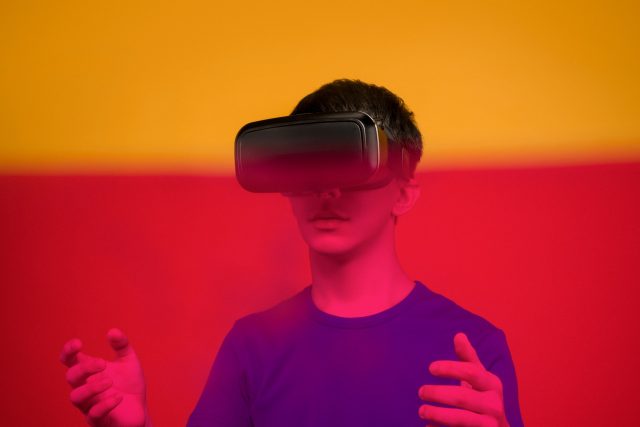 VR,  virtuální realita | foto:  Sound On,  Pexels,  Licence Pexels