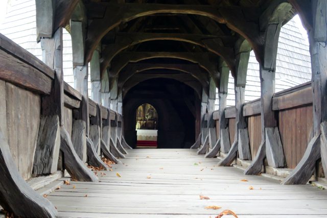 Průhled dřevěným krytým mostem v Kočí u Chrudimi | foto: Tereza Brázdová,  Český rozhlas