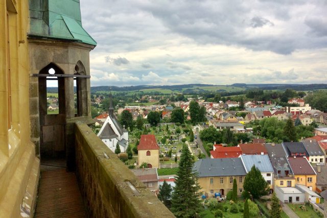 Výhled z věže,  kde se Bohuslav Martinů narodil,  na hřbitov,  kde je pochován | foto: Šárka Rusnáková,  Český rozhlas