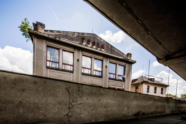 Budova Tesly by se měla přeměnit na bydlení  | foto: Radek Kalhous,  MAFRA / Profimedia