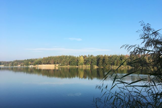 Mělické písníky jsou v létě oblíbeným místem pro koupání | foto: Ondřej Wolf,  Český rozhlas