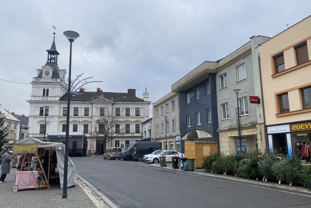 Hotel Peliny stojí na místě původního hostince U Rozlilků a na jeho stavbu padly i dva historické domy | foto: Šárka Rusnáková,  Český rozhlas