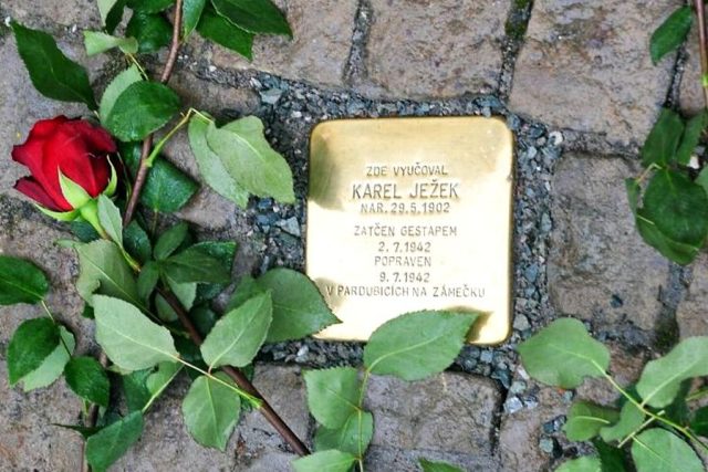 Kameny zmizelých přibývají v mnoha českých městech  (ilustrační foto) | foto: Helena Rezková
