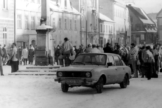 Setkání obyvatel Králík 29. listopadu 1989 | foto: Městské muzeum Králíky