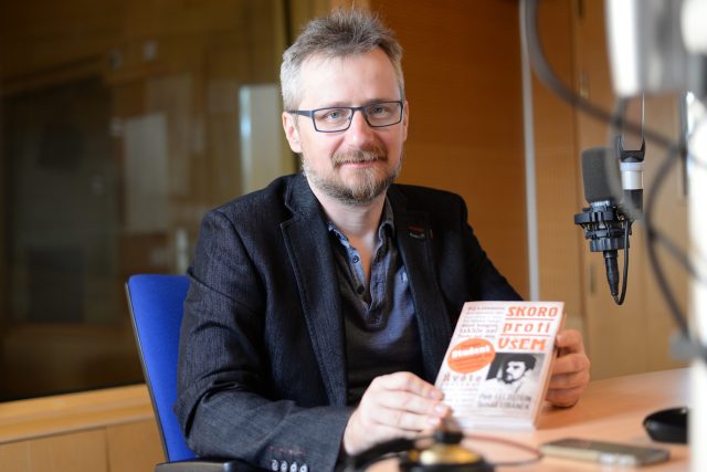 Tomáš Libánek přišel představit novou knihu Skoro proti všem | foto: Honza Ptáček,  Český rozhlas