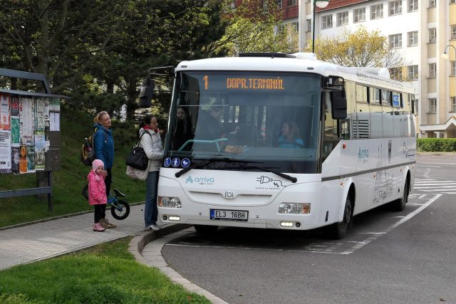 Společnost Arriva v Chrudimi testovala elektrobus | foto: Arriva