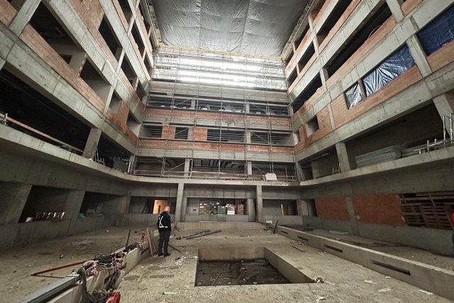 Centrální urgentní příjem bude mít uprostřed budovy rozsáhlé atrium | foto: Josef Ženatý,  Český rozhlas