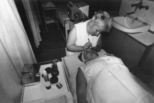 Provozovna kosmetických služeb v Pardubicích na třídě Míru,  1974 | foto: Východočeské muzeum v Pardubicích