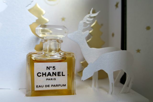 Vánoční edice parfému Chanel No 5 ve sbírce Magdaleny Papežové | foto: Tereza Brázdová,  Český rozhlas