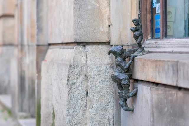 Bronzoví trpaslíci v ulicích Wroclawi | foto: Profimedia