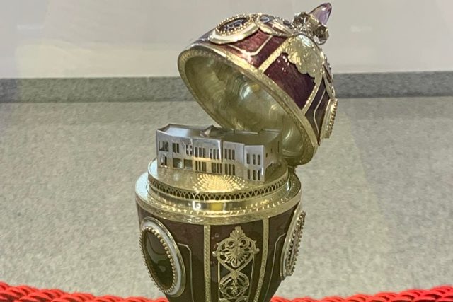 Unikátní Fabergého vejce je k vidění v Galerii minerálů ve Dvoře Králové | foto: Jana Házová,  Český rozhlas
