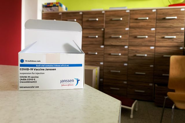 Praktičtí lékaři dostali první dávky vakcíny Janssen | foto: Josef Ženatý,  Český rozhlas,  Český rozhlas