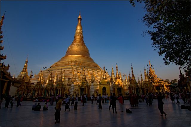 Barma,  to jsou nádherné budhistické chrámy zdobené zlatem | foto: David Hainall