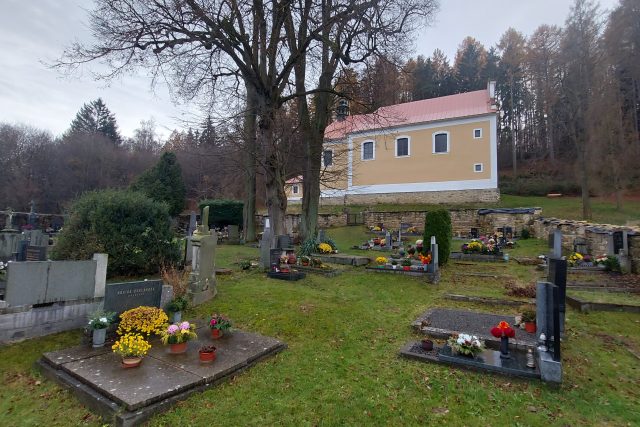 Hřbitov u kostela Zvěstování Panny Marie v Janovičkách | foto: Tereza Brázdová,  Český rozhlas