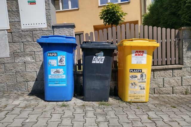 Město poskytne občanům popelnice na papír a plasty  (ilustrační foto) | foto: Hana Hauptvogelová,  Český rozhlas