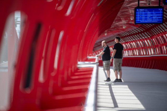 Nová lávka z pardubického nádraží na sídliště Dukla | foto: Josef Vostárek,  ČTK