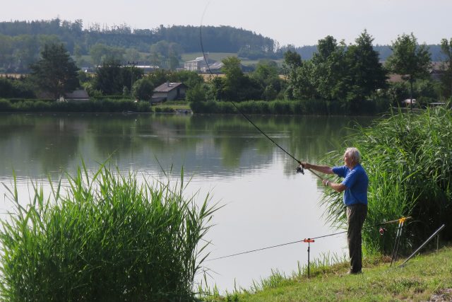 Rybáři se scházejí u Voletického rybníka už v pět ráno | foto: Tereza Brázdová,  Český rozhlas