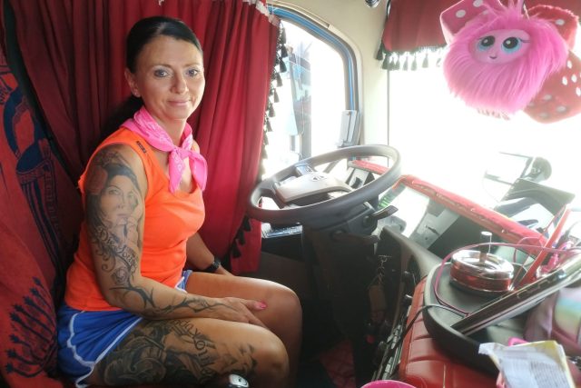 Iva Kenardžievová řídí kamion dva roky | foto: Šárka Kuchtová,  Český rozhlas