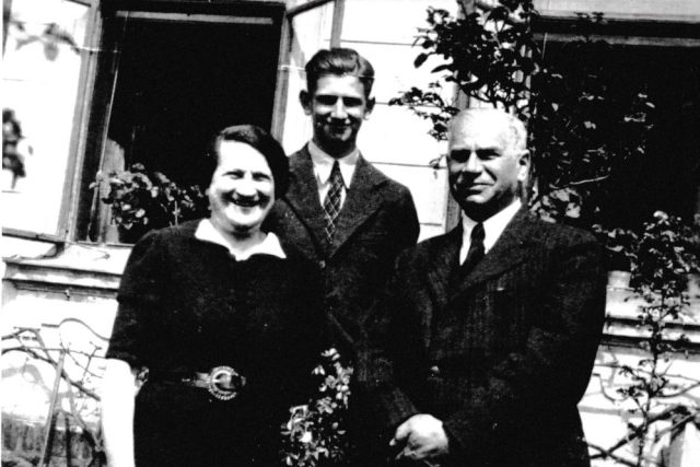 Marie a Emil Krausovi se synem Bedřichem kolem roku 1937 | foto: Archiv rodiny Krausovy